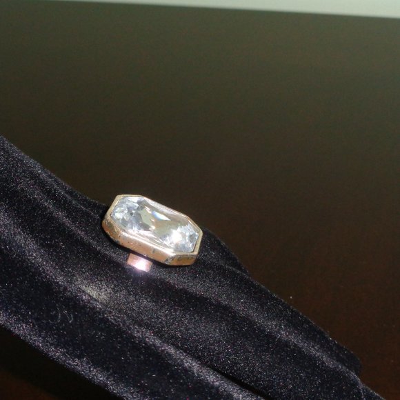 Oversized faux crystal ring- costume jewelry - Picture 8 of 9
